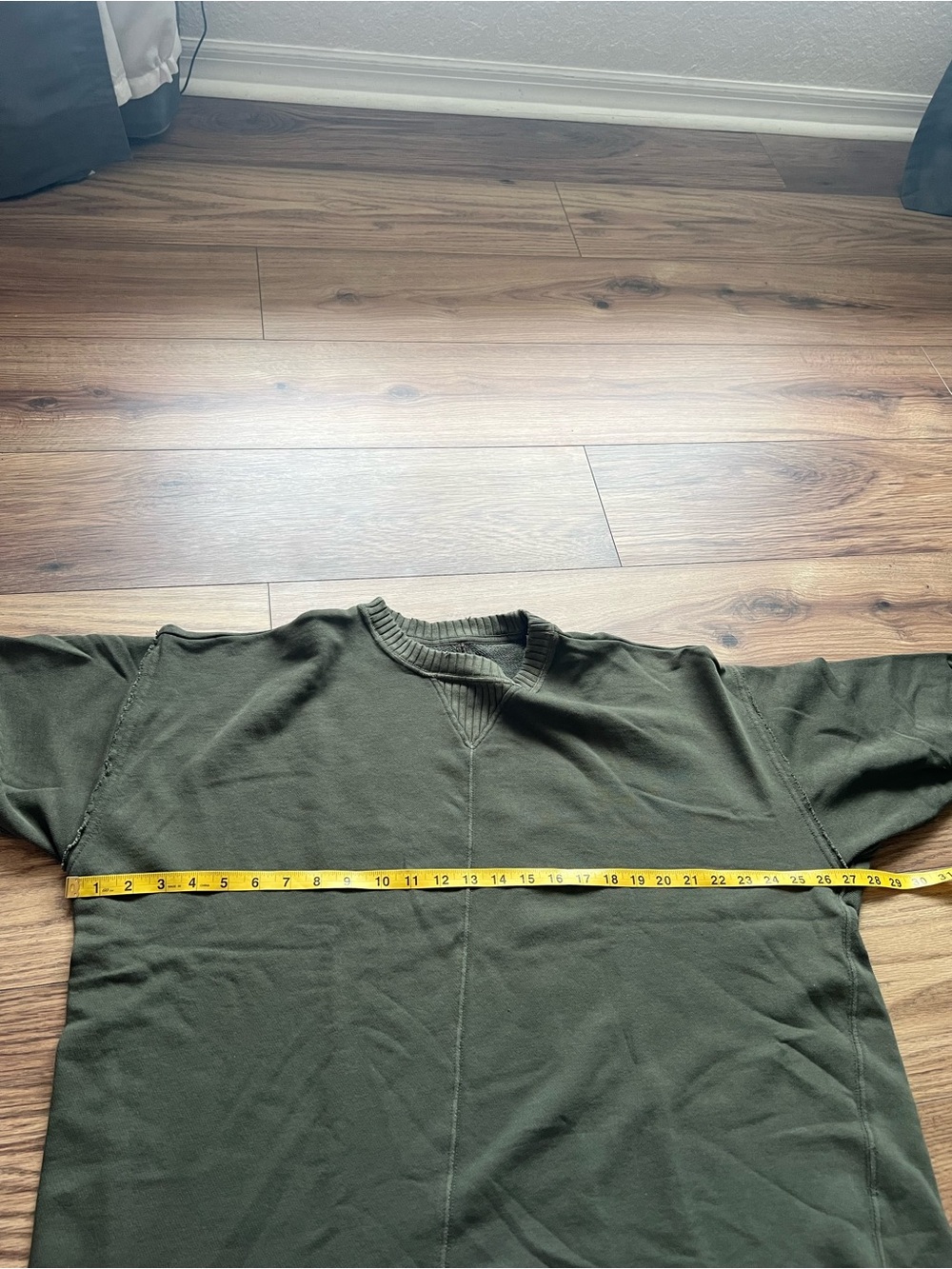 Aerie Olive Green Distressed Cropped Crewneck Sweatshirt Center Seam Size M - Picture 3 of 4